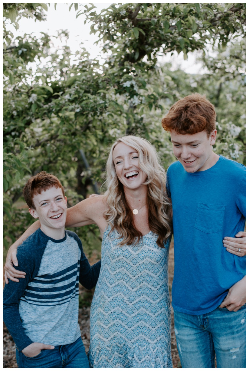 mom and sons pictures in apple orchard lake chelan