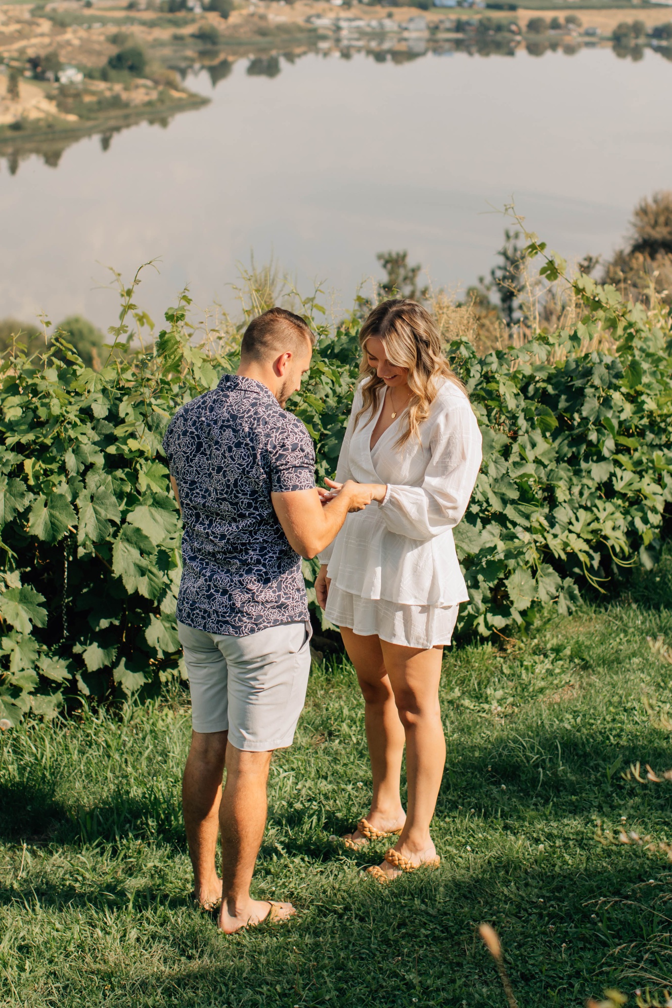 Four Lakes Winery Chelan Proposal with chelan wedding photographer
